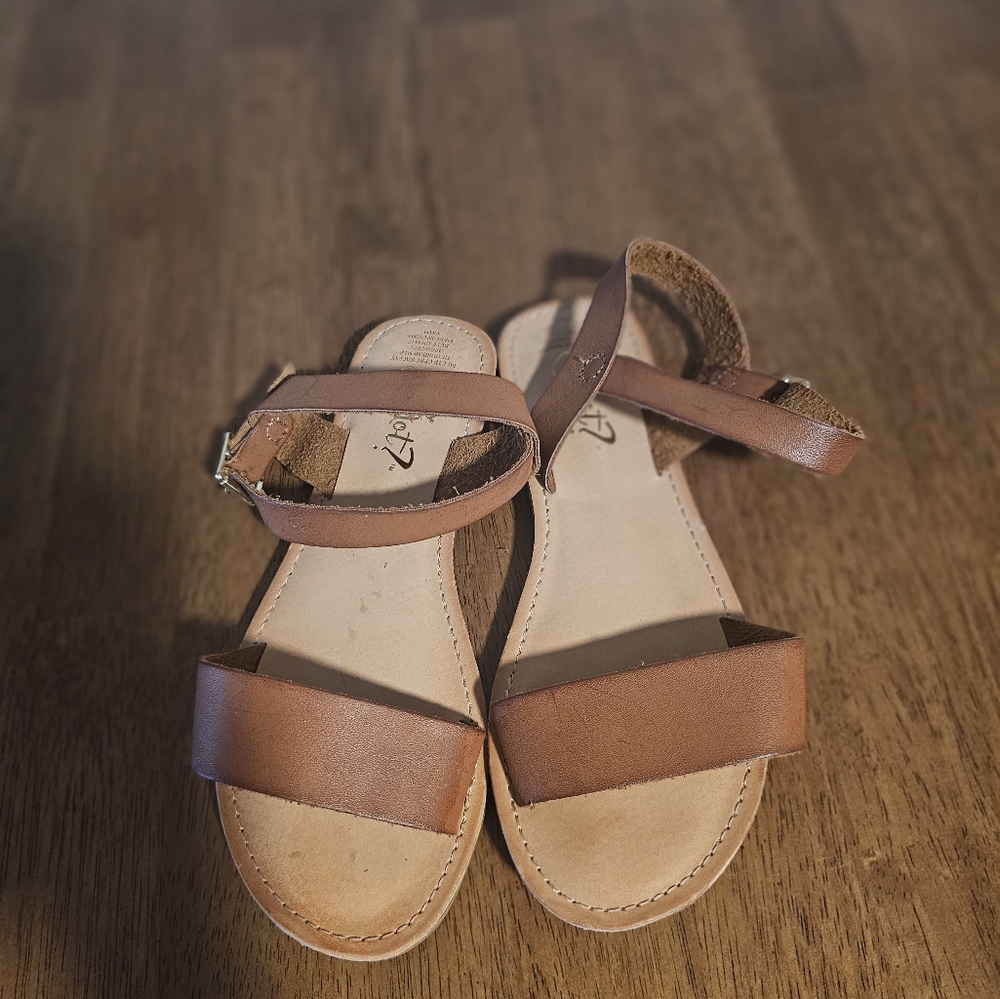 Little girls brown size 13 sandals